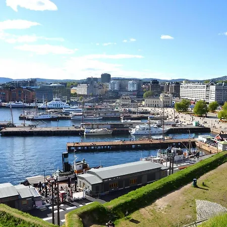 Brand New And Super Central 3-bedroom Apartment, Perfect For Share. Karl Johan, Royal Palace And Aker Brygge Are Right Around The Corner. Quick Access To The Aiport. * Oslo