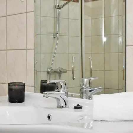 Brand New And Super Central 3-bedroom Apartment, Perfect For Share. Karl Johan, Royal Palace And Aker Brygge Are Right Around The Corner. Quick Access To The Aiport. Leilighet