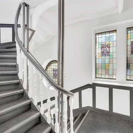Brand New And Super Central 3-bedroom Apartment, Perfect For Share. Karl Johan, Royal Palace And Aker Brygge Are Right Around The Corner. Quick Access To The Aiport. Oslo