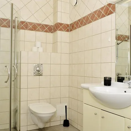 Brand New And Super Central 3-bedroom Apartment, Perfect For Share. Karl Johan, Royal Palace And Aker Brygge Are Right Around The Corner. Quick Access To The Aiport. * Oslo