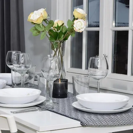 Apartament Brand New And Super Central 3-bedroom Apartment, Perfect For Share. Karl Johan, Royal Palace And Aker Brygge Are Right Around The Corner. Quick Access To The Aiport. *